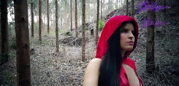  Caperucita Roja Tatiana Morales se pierde en bosque y se la come el lobo halloween especial